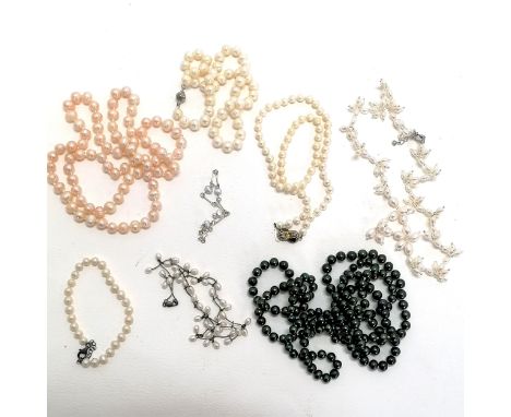 Qty of pearl jewellery inc black pearl necklace (126cm), 5 silver mounted necklaces / bracelets etc 