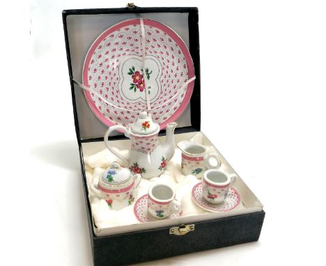 Vintage childrens 2 place setting porcelain floral tea set - box 8.5cm x 8.5cm x 7.5cm 