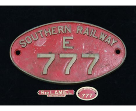 A Southern Railway oval engine plaque No.777E, for the Southern Railway Sir Lamiel King Arthur class steam locomotive, painte
