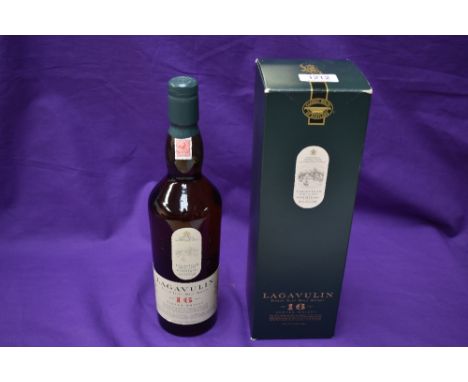 A bottle of 1980/90's Lagavulin 16 Year Old Single Islay Malt Scotch Whisky, White Horse Distillers, Glasgow 70cl, 40% vol, i