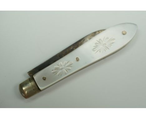 A Victorian silver pocket folding fruit knife, having engraved mother-of-pearl grip scales, 56 mm closed