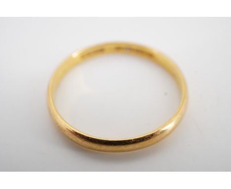 A 22 ct gold wedding band, Q/R, 2.3 g