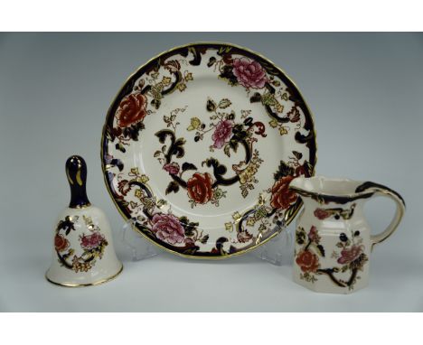 A quantity of Mason's Ironstone 'Mandalay' ceramics including a cachepot, a lamp etc, lamp 40 cm