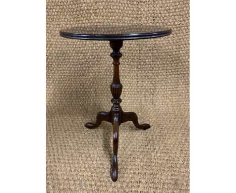 A quality older reproduction cross-banded mahogany tripod wine / lamp table, 35 cm x 50 cm