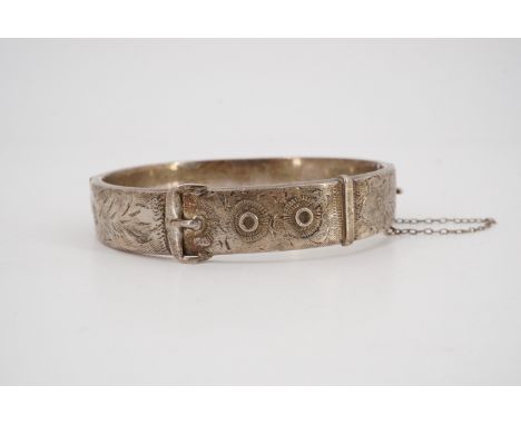 A hinged silver "buckle" bangle, 63 mm x 54 mm internally, 18 g