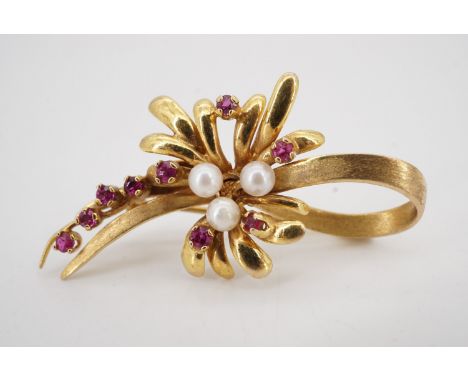 A pearl, pink gem stone and 9 ct gold sprig-and-scroll brooch, 4 cm, 4.8 g
