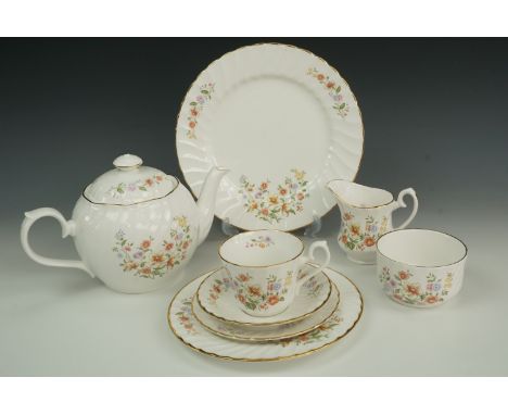 A Royal Kendal tea and dinner service