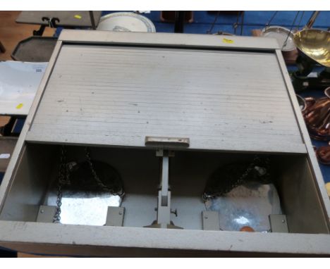 A set of County of Gloucester Reverification Ltd 7Ib scales in carry case