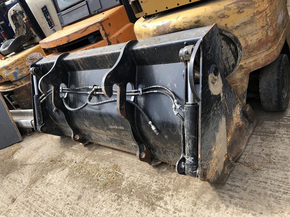 DS 4IN1 FRONT BUCKET FOR JCB 3CX WITH QUICK HITCH & FORKS, HARDLY