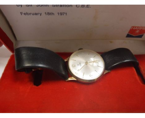 A gentleman's Tudor gold plated cased wristwatch with plain batons and Arabic numerals to the quarters, the silvered dial wit