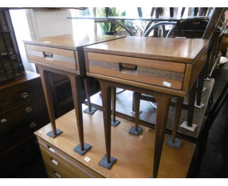 A PAIR OF RETRO STYLE BEDSIDE CABINETS AND A MIRROR