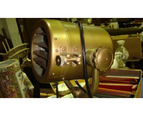 Reproduction stage light on tripod base