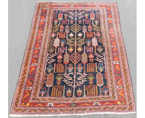   Bachtiari Bibbibaff Khan Teppich. Persien. Iran. Antik, circa 100 - 140 Jahre alt.  208 cm x 154 cm. Handgeknüpft. Wolle au