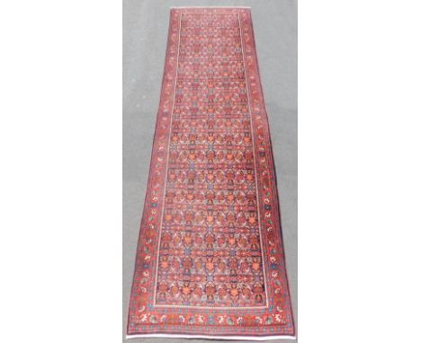   Bidjar Perserteppich Galerie. Iran. Circa 80 - 120 Jahre alt.    442 cm x 116 cm. Handgeknüpft. Korkwolle auf Baumwolle. Sc