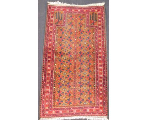  Belutsch Gebetsteppich. Circa 60 - 90 Jahre alt.  140 cm x 80 cm. Handgeknüpft. Wolle auf Wolle. Stammesteppich der Turkmen