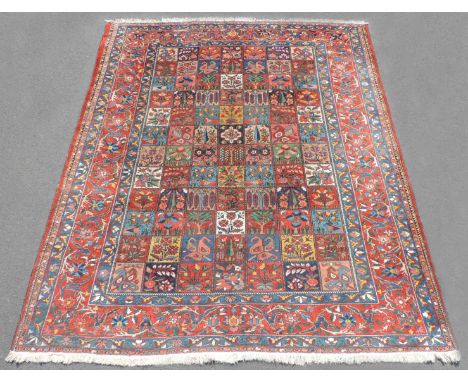   Bachtiari Felder Teppich. Persien. Iran, circa 80 - 120 Jahre alt. Naturfarben.  408 cm x 332 cm. Orientteppich. Handgeknüp