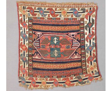   Shah - Savan Taschenfront. Kaukasus. Circa 150 - 250 Jahre alt.  55 cm x 50 cm. Handgewebt. Sumak Technik. Brokatweberei. W