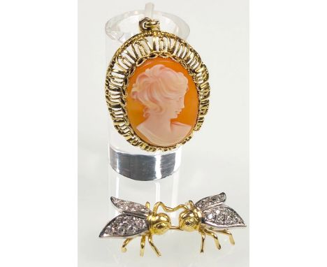   2 Anhänger. Bienen mit Diamanten. Gemme.  Gemme mit 333 Gelbgold. 4,6 Gramm Gesamtgewicht.     Bienen mit 750 Gelbgold 5,4 