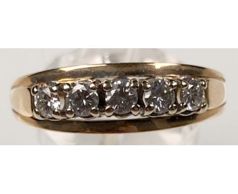   Ring Gold 585 . 5 Diamanten im Brillantschliff. Circa 0,5 Carat zusammen.  3,6 Gramm Brutto. Oberer Farb- und mittlerer Rei