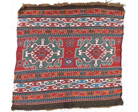   Sumak Mafrasch Panel. Kaukasus. Antik, circa 150 - 200 Jahre alt.  60 cm x 63 cm. Handgewebt. Wolle und Baumwolle auf Wolle