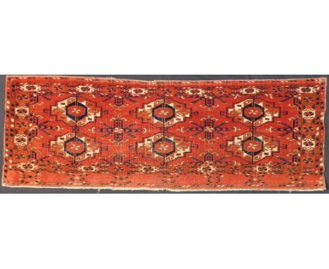   6 Gul Tekke Torba. Turkmenistan. Antik, frühes 19. Jahrhundert.  39 cm x 113 cm. Handgeknüpft. Wolle auf Wolle. Naturfarben