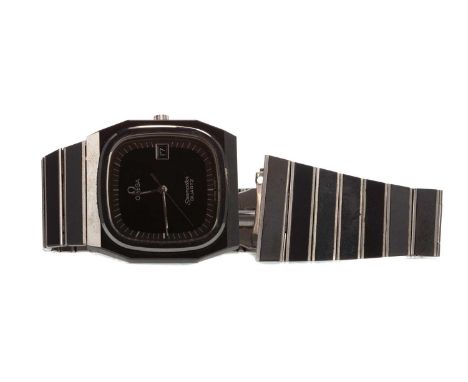 GENTLEMAN'S OMEGA SEAMASTER STAINLESS STEEL QUARTZ WRIST WATCH,the cushion shaped engine turned dial with outer seconds track