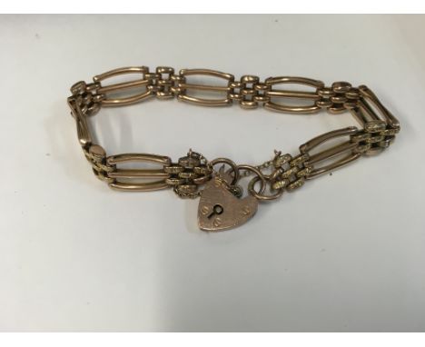 A 9ct gold gate bracelet with three bar links, Approx weight 8.70 grams.