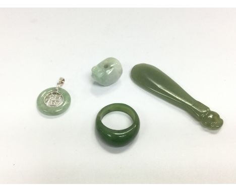Four jade jewellery items. Shipping category A.