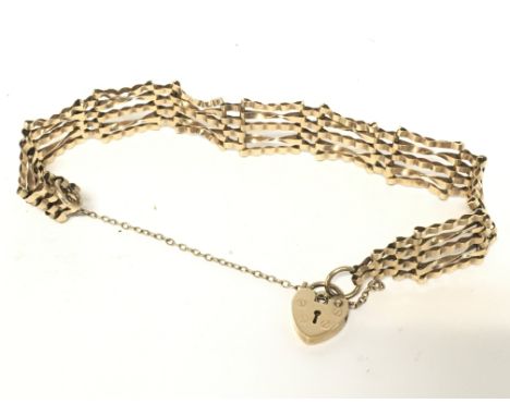 A 9ct gold gate bracelet, overall weight 8.4g. Postage category A
