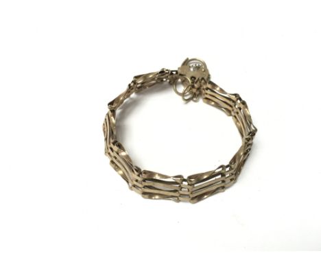 A 9ct gold gate bracelet. 6.5cm diameter. 10.20g Postage A