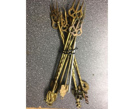 Qty vintage toasting forks. 