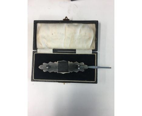 Close combat clasp in silver (peakhaus). 