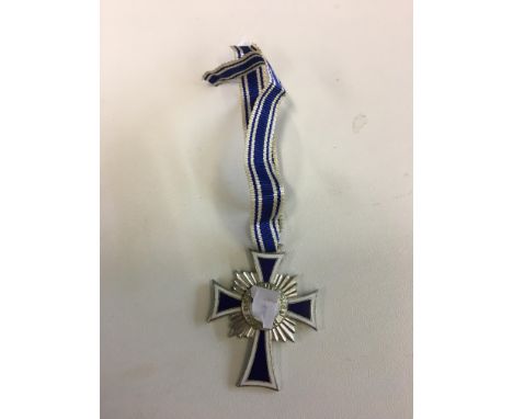 Mothers cross in silver. 