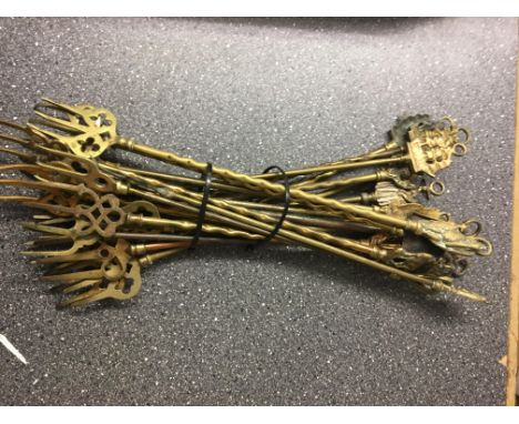 Qty Vintage toasting forks. 