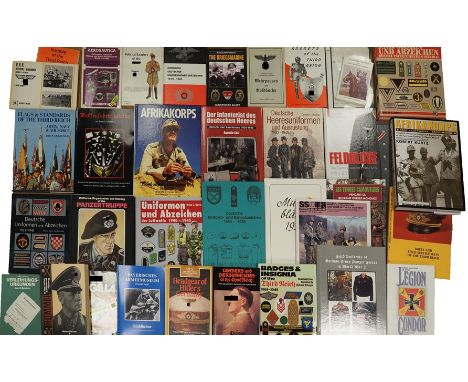 3. Reich: Uniform Literatur Lot.Diverse Werke.Zustand: II