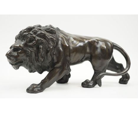 Bronze Löwe.Bronze, schreitender Löwe, naturalistisch ausgeformt.Länge ges. ca.: 32 cm.Zustand: II