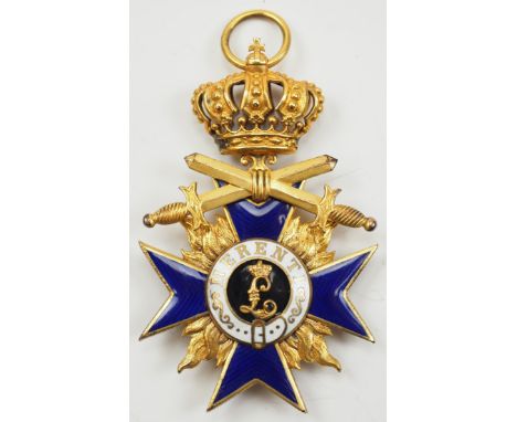 Bayern: Militär-Verdienst-Orden, 3. Klasse mit Krone und Schwertern.Korpus Silber vergoldet, die Medaillons Gold, teilweise e