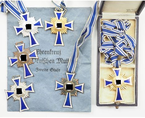 Ehrenkreuz der Deutschen Mutter - 6 Exemplare.Gold, Silber und Bronze, je in zwei Exemplaren vorhanden, dazu ein Etui sowie e