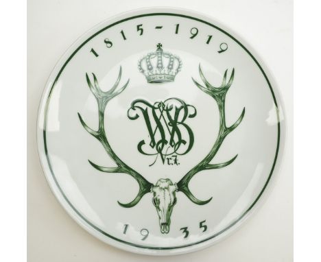 Meissen: Regimentsteller des Westfälischen Jäger-Bataillon Nr. 7, sog. Bückeburger Jäger.Weiß glasierter Teller, mit grüner R