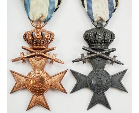 Bayern: Militär-Verdienstkreuz, 3. Form (1913-1918), 3. Klasse mit Krone und Schwertern - 2 Exemplare.Je Ausführung verkupfer