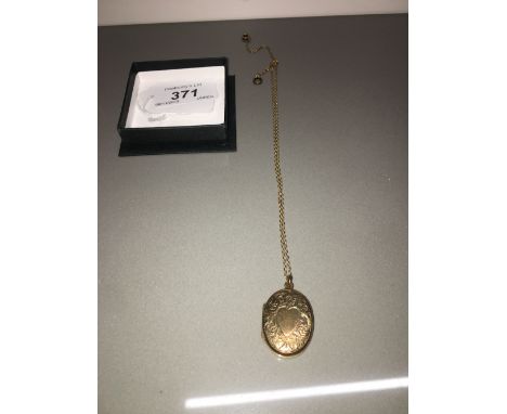 YELLOW METAL LOCKET ON CHAIN