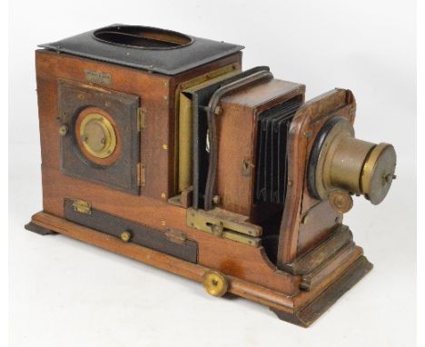 An early 20th century mahogany slide projector bearing brass plaque inscribed "Archer & Sons, 78, Lord Street, Liverpool", le