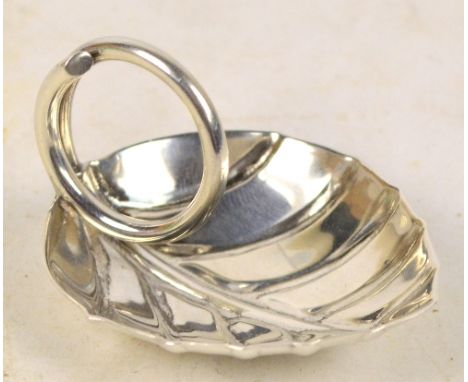 An Elizabeth II hallmarked silver caddy spoon in the form of a leaf, Albert Edward Jones, Birmingham 1961, approx 0.43ozt.
