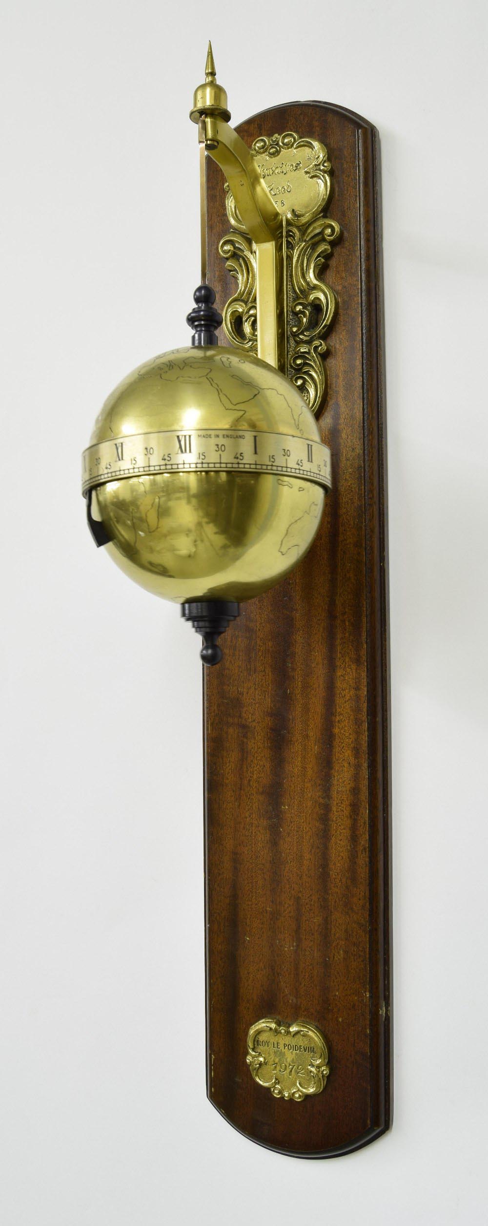 Thwaites & Reed gravity globe clock with horizontal silvered chapter