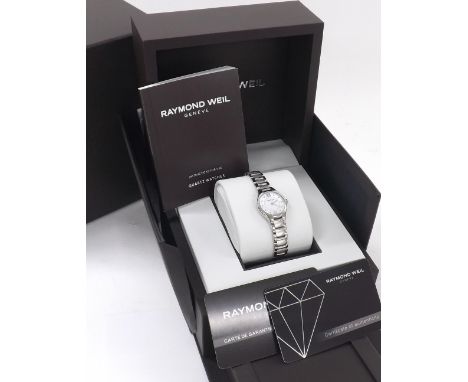Raymond Weil Noemia stainless steel lady's bracelet watch, ref. 5124, no. V296957, circular mother of pearl dial with Roman t