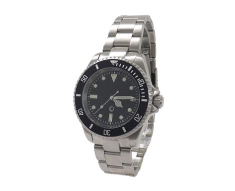 MWC 300m Military Diver's automatic stainless steel gentleman's bracelet watch, serial no. 0464/7000, black dial with luminou