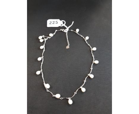 SILVER AND PEARL SET NECKLACE 