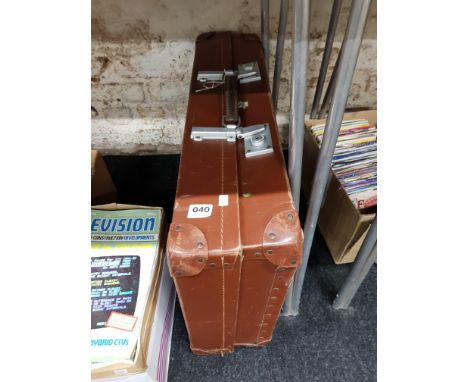 VINTAGE SUITCASE 