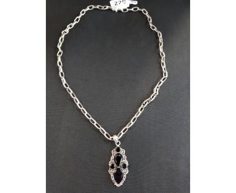 SILVER ONYX STYLE SET PENDANT ON SILVER BELCHER LINK CHAIN 