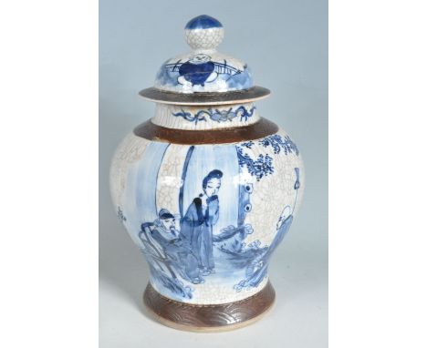 A late 19th century, early 20th century antique Chinese oriental crackle glaze lidded vase / pot. The baluster form vase havi